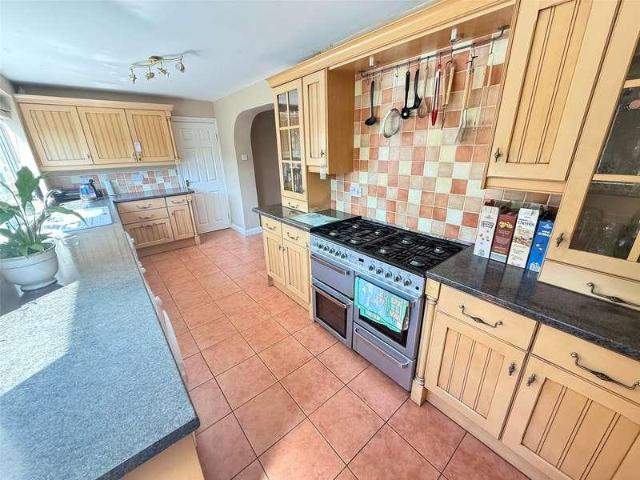 5 bed house for sale