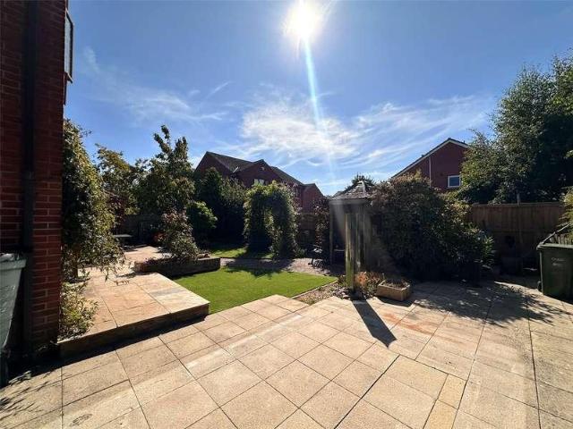 5 bed house for sale