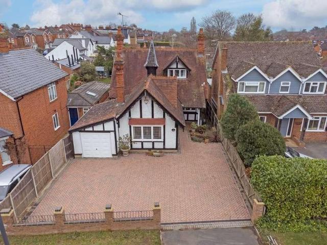 5 bed house for sale