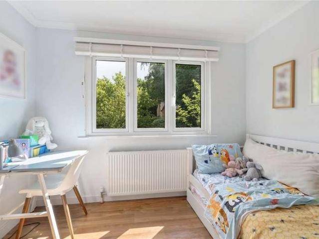 5 bed house for sale