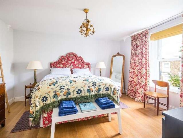 5 bed house for sale