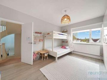 5 bed house for sale