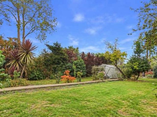 5 bed house for sale