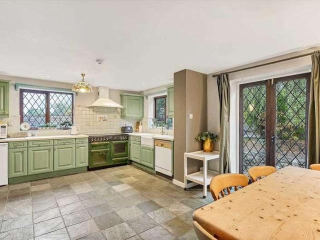 5 bed house for sale