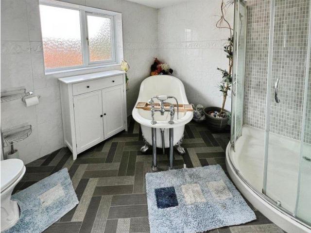 5 bed house for sale