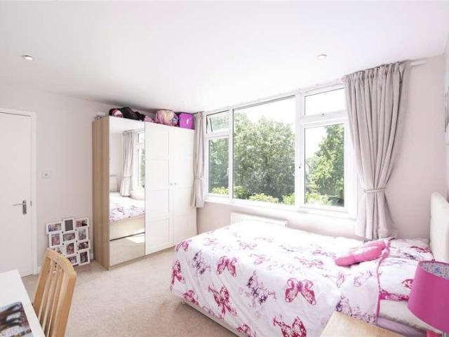 5 bed house for sale