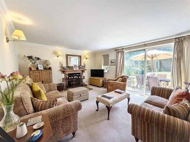 5 bed house for sale