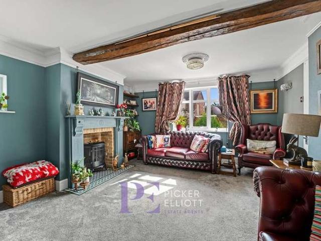 5 bed house for sale