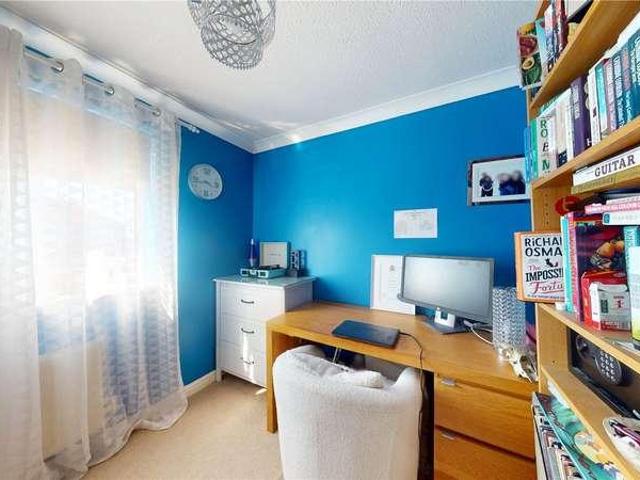 5 bed house for sale