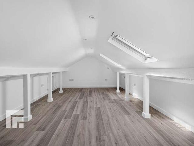 5 bed house for sale