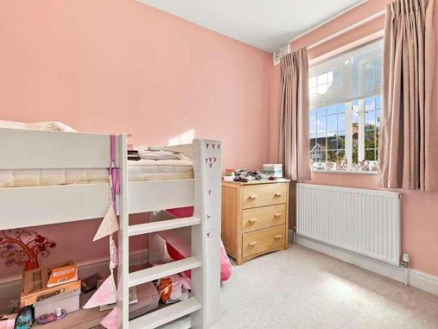 5 bed house for sale