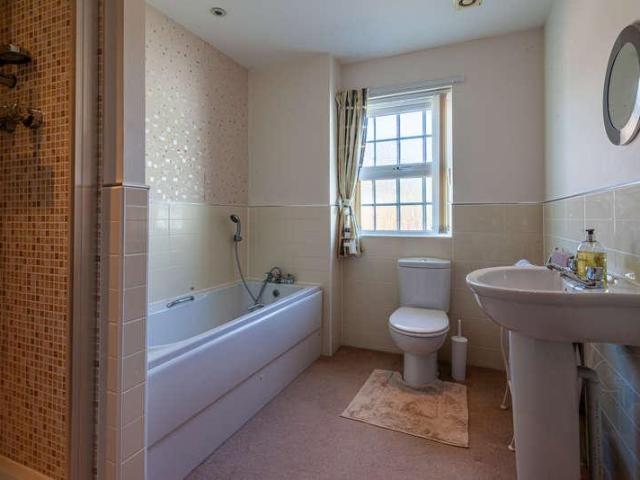 5 bed house for sale