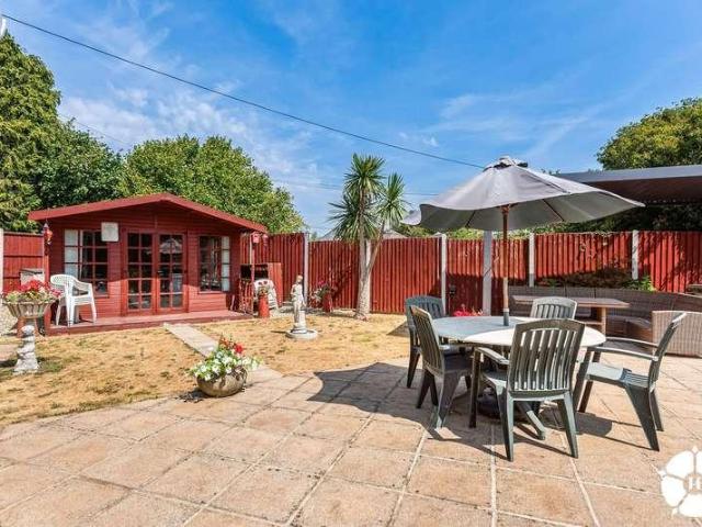 5 bed house for sale