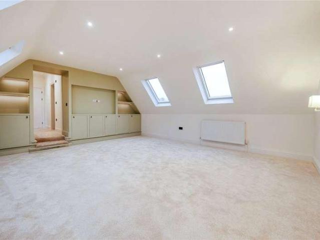 5 bed house for sale