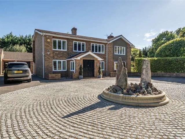 5 bed house for sale