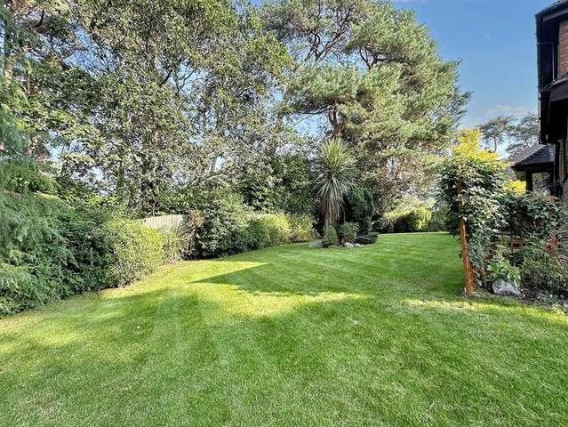 5 bed house for sale