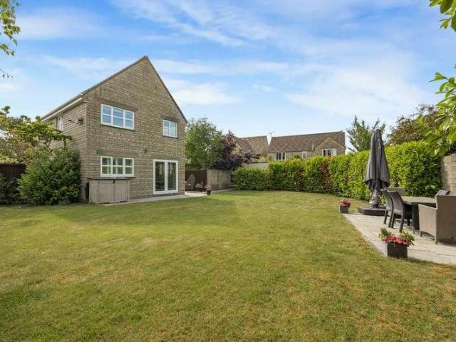 5 bed house for sale