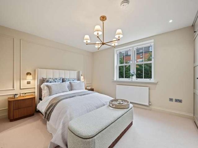 5 bed house for sale