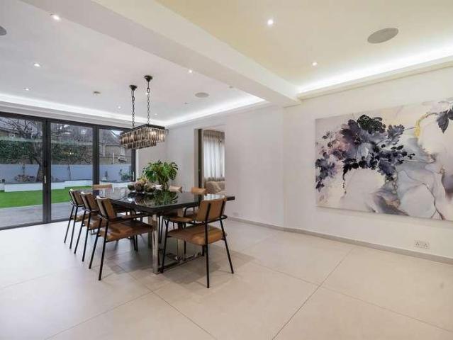 5 bed house for sale