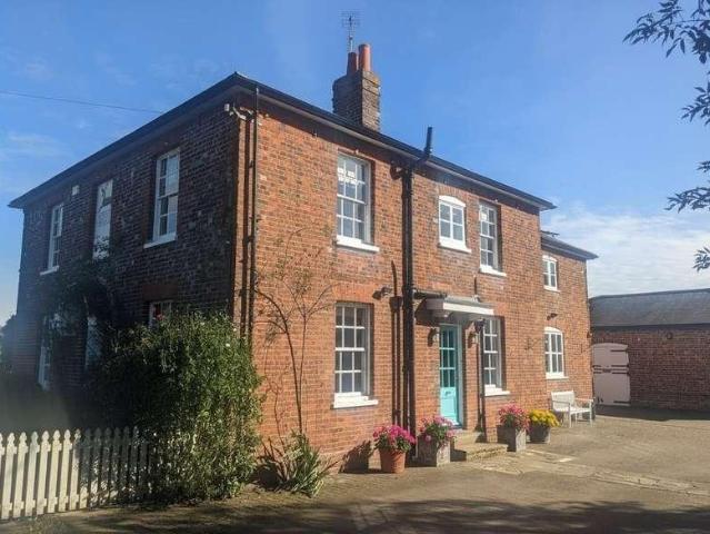 5 bed house for sale