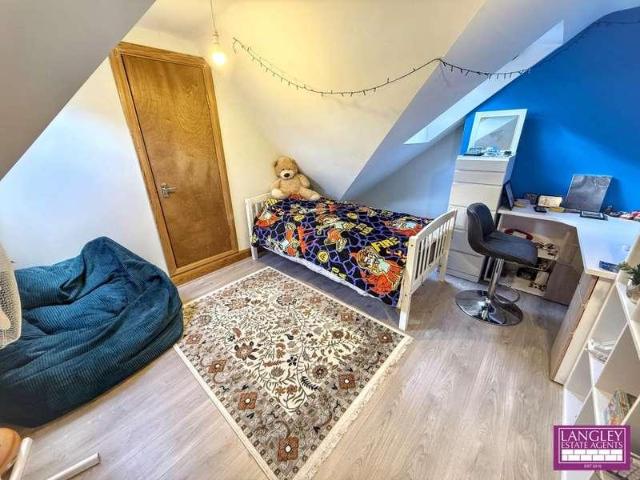 5 bed house for sale