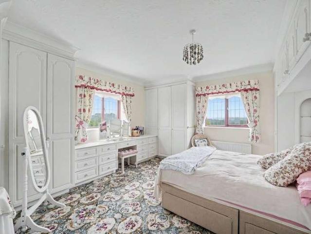 5 bed house for sale