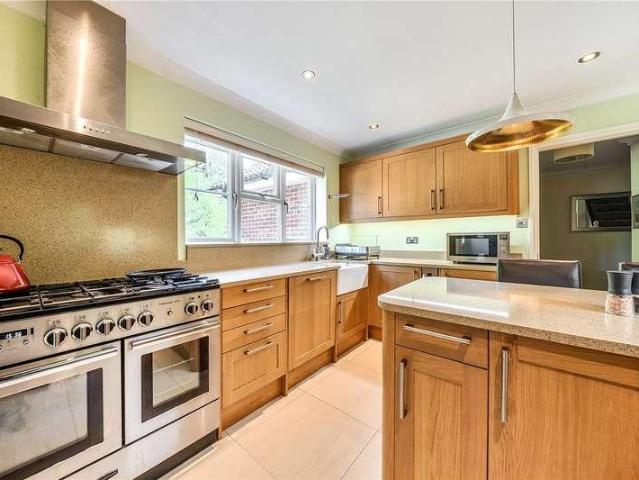 5 bed house for sale