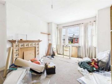 5 bed house for sale