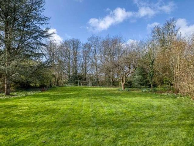 5 bed house for sale