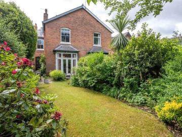 5 bed house for sale