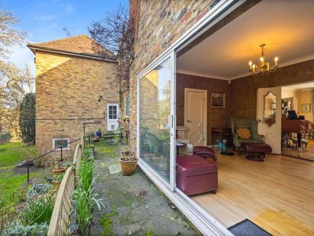5 bed house for sale