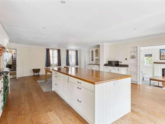 5 bed house for sale