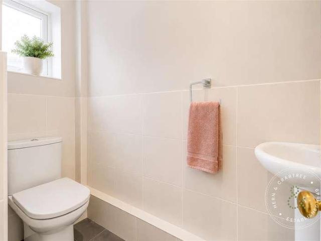 5 bed house for sale