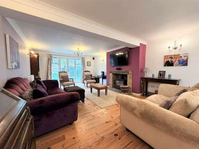5 bed house for sale