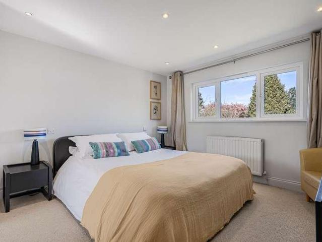5 bed house for sale