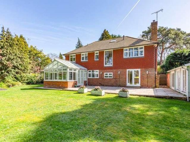 5 bed house for sale