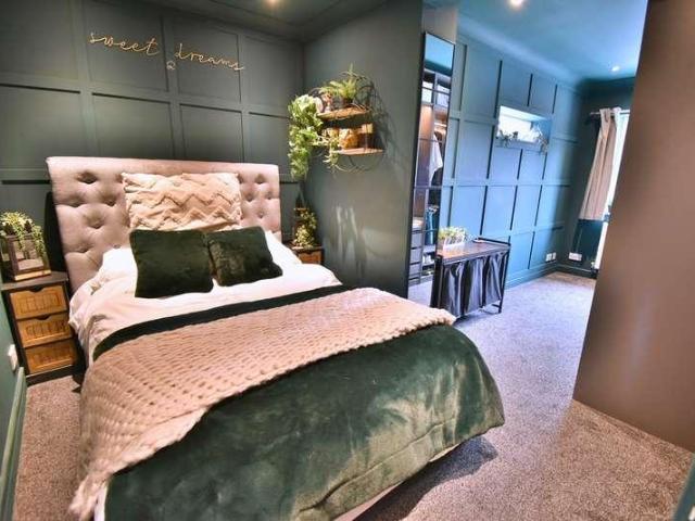 5 bed house for sale