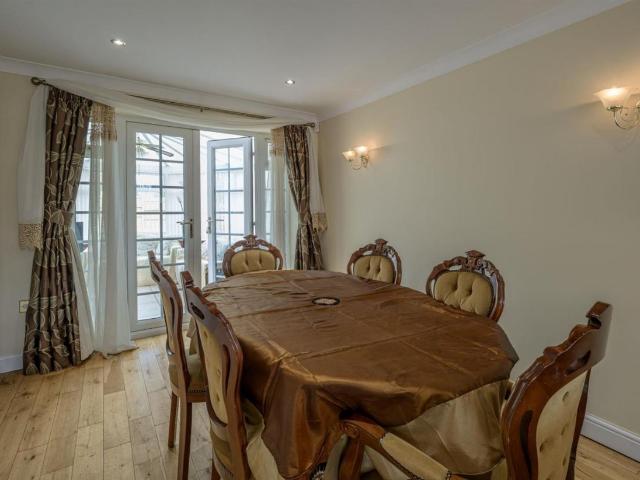 5 bed house for sale