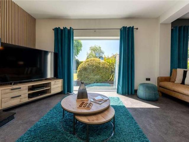 5 bed house for sale