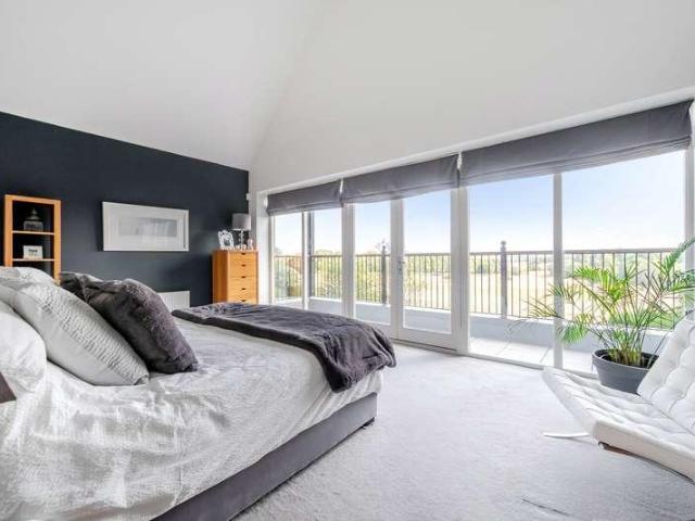 5 bed house for sale