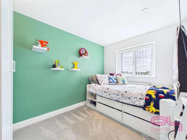 5 bed house for sale
