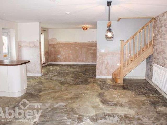 5 bed house for sale