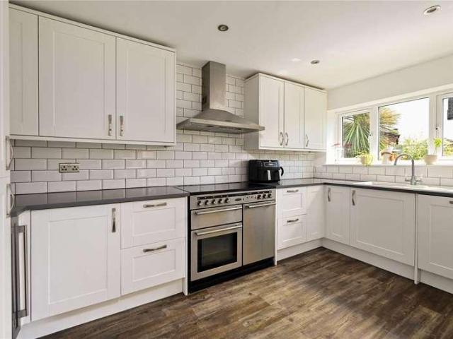 5 bed house for sale