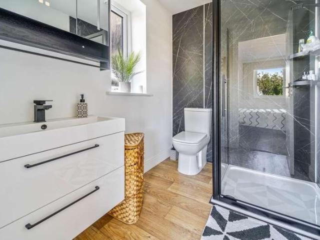 5 bed house for sale