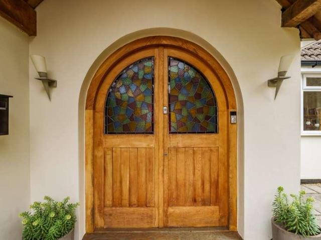 5 bed house for sale