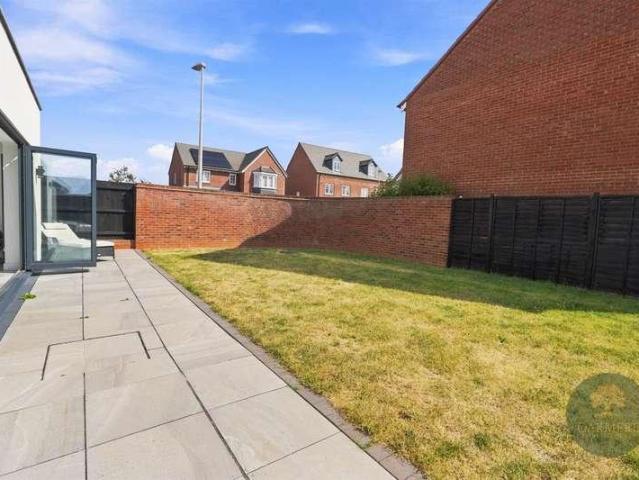 5 bed house for sale