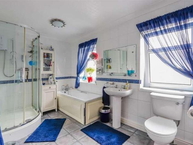 5 bed house for sale