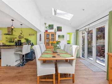 5 bed house for sale