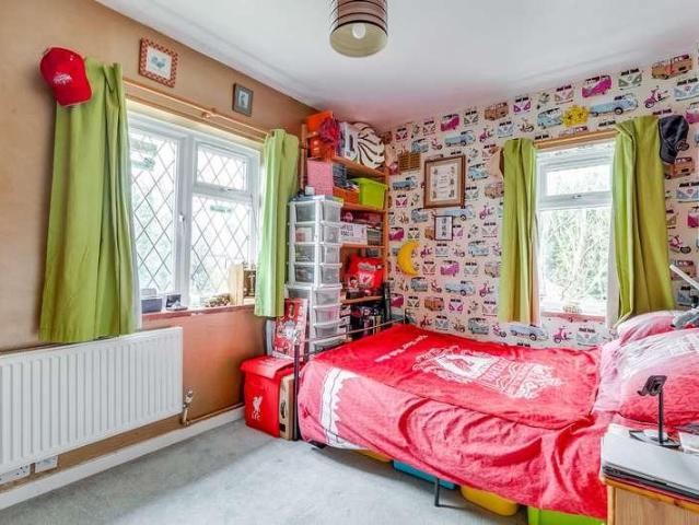 5 bed house for sale