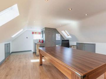 5 bed house for sale